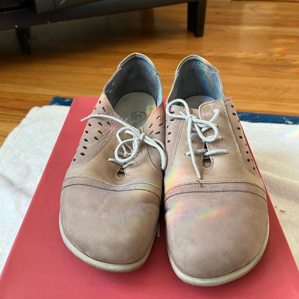 Naot. Size 36. Tan shoes. EUC.
